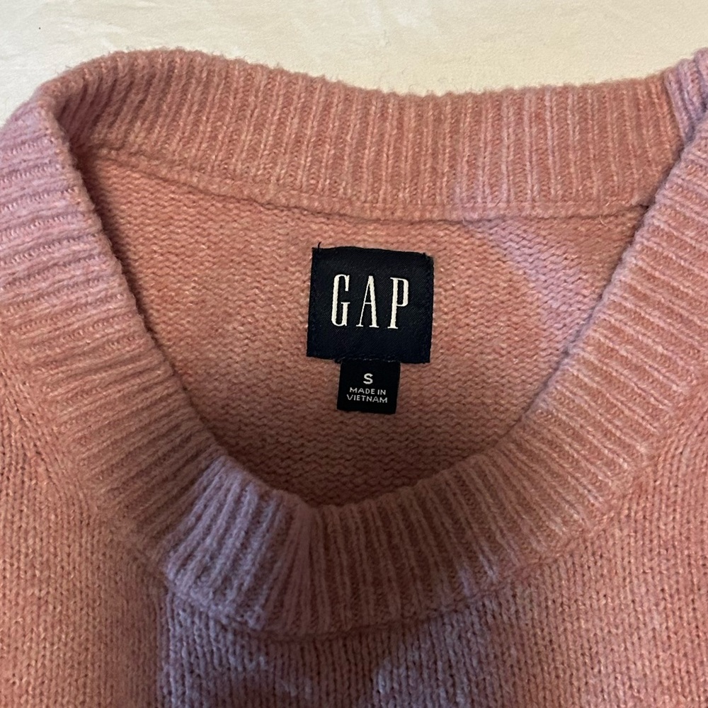 GAP Women's Dusty Pink Crew Neck Sweater - Picture 3 of 3
